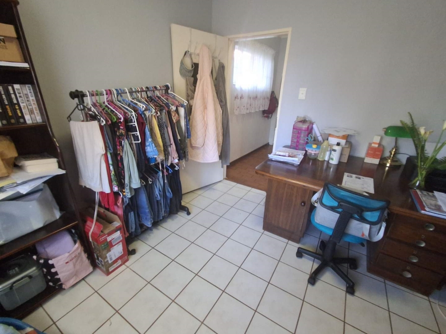 5 Bedroom Property for Sale in Rooihuiskraal North Gauteng