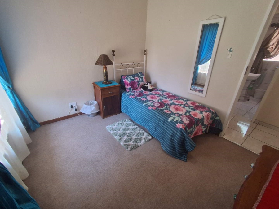 5 Bedroom Property for Sale in Rooihuiskraal North Gauteng