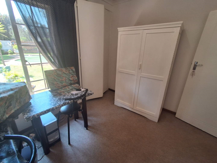 5 Bedroom Property for Sale in Rooihuiskraal North Gauteng