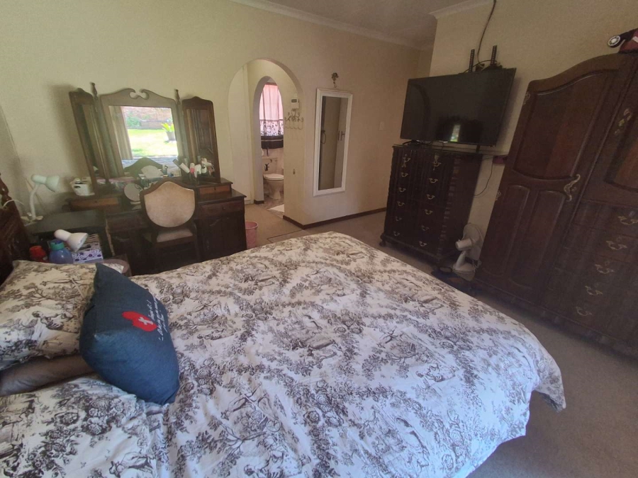 5 Bedroom Property for Sale in Rooihuiskraal North Gauteng
