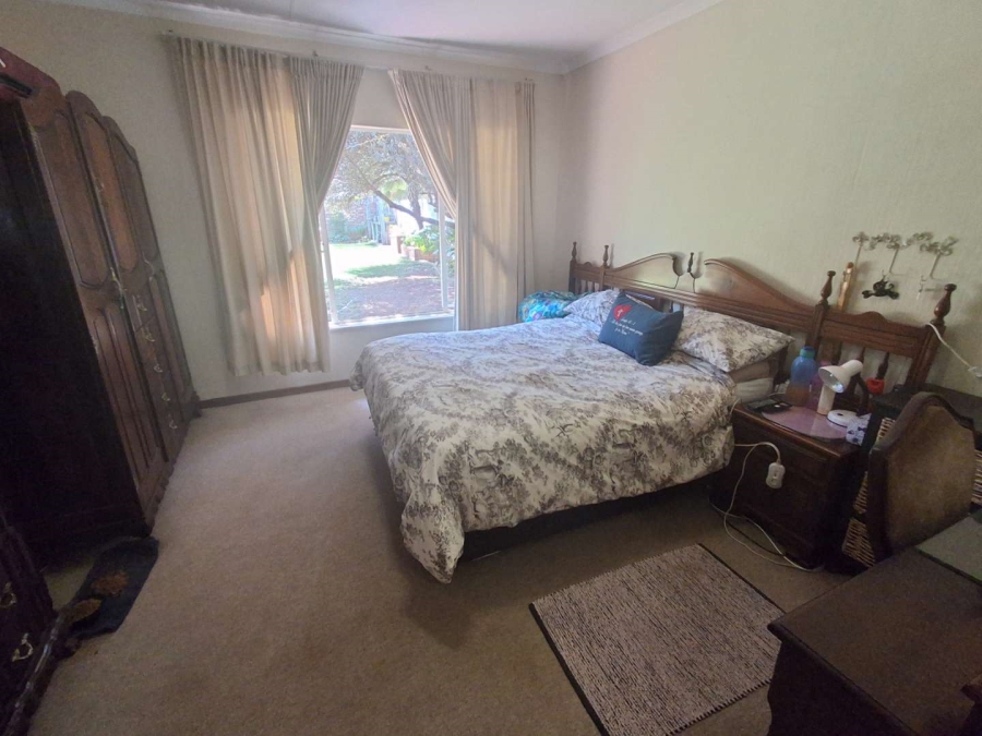 5 Bedroom Property for Sale in Rooihuiskraal North Gauteng
