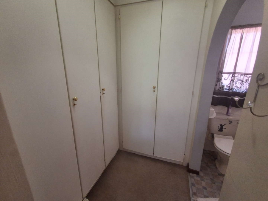 5 Bedroom Property for Sale in Rooihuiskraal North Gauteng