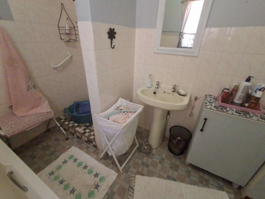 5 Bedroom Property for Sale in Rooihuiskraal North Gauteng