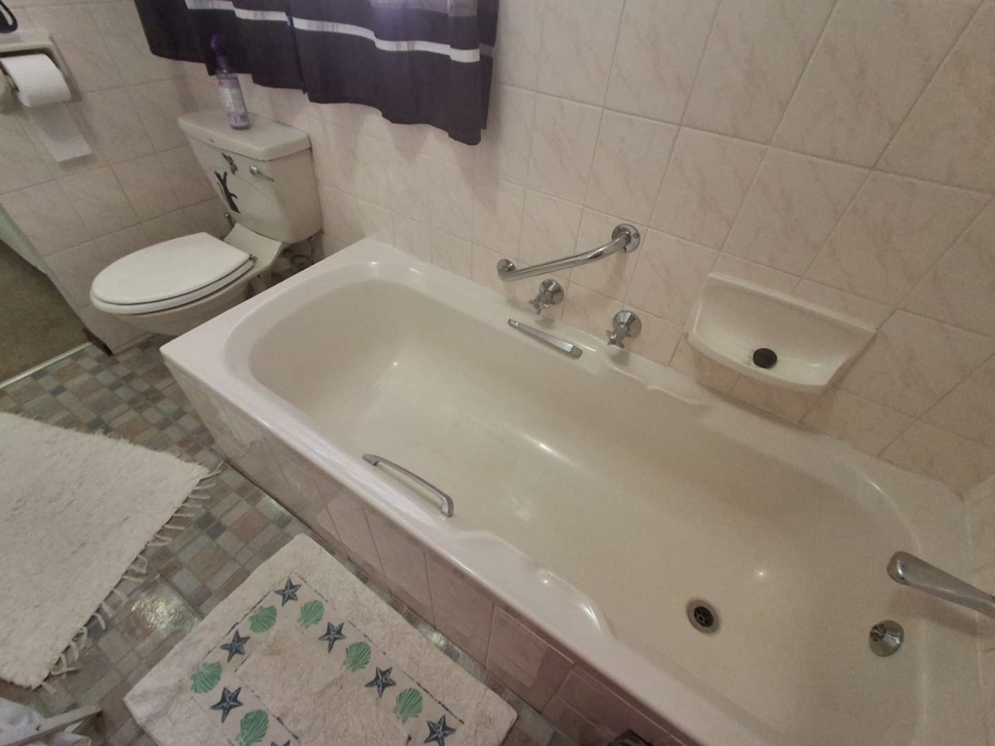 5 Bedroom Property for Sale in Rooihuiskraal North Gauteng