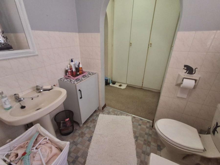 5 Bedroom Property for Sale in Rooihuiskraal North Gauteng