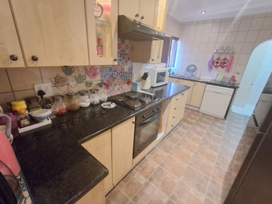 5 Bedroom Property for Sale in Rooihuiskraal North Gauteng