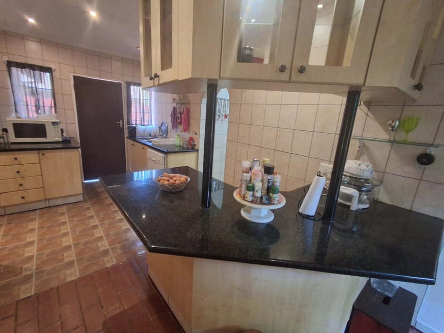 5 Bedroom Property for Sale in Rooihuiskraal North Gauteng