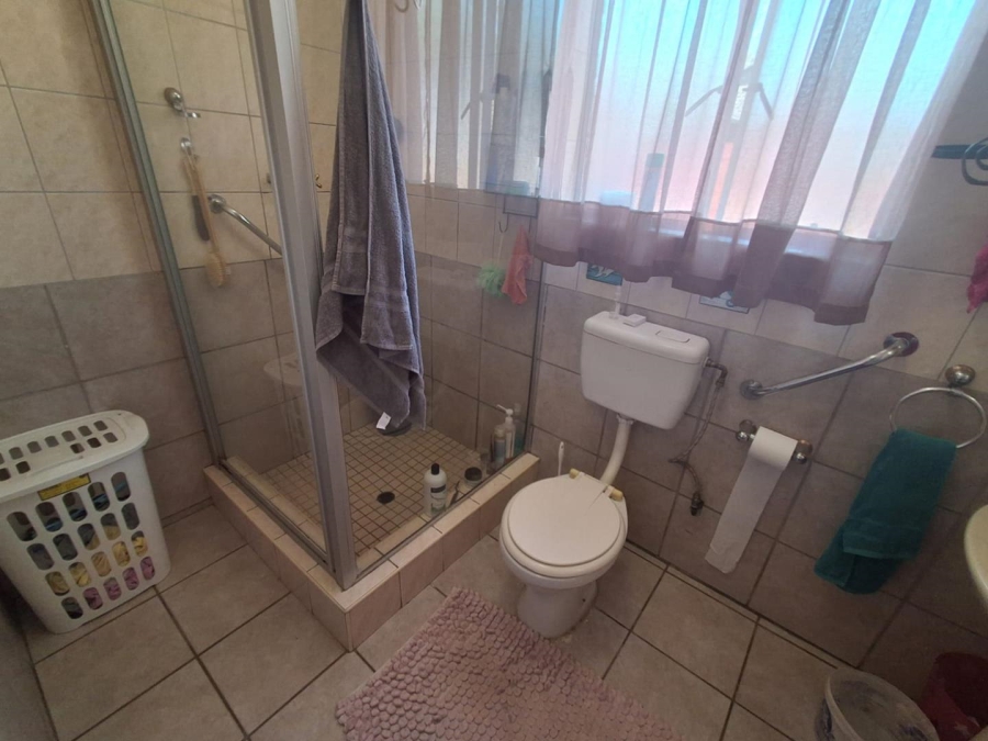 5 Bedroom Property for Sale in Rooihuiskraal North Gauteng