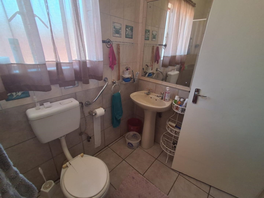 5 Bedroom Property for Sale in Rooihuiskraal North Gauteng