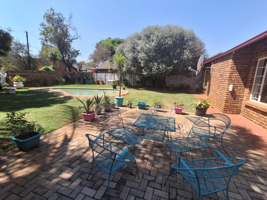 5 Bedroom Property for Sale in Rooihuiskraal North Gauteng