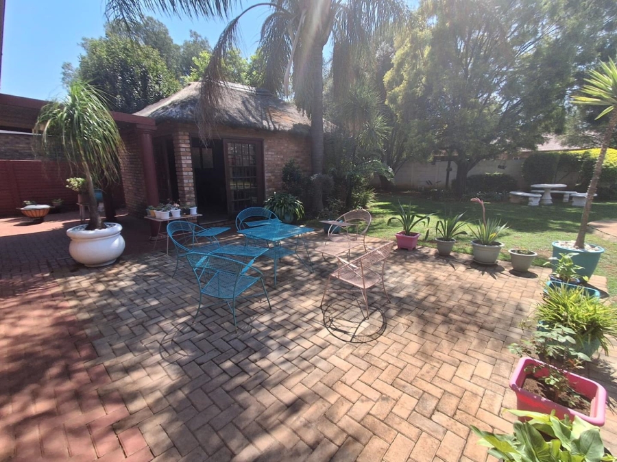 5 Bedroom Property for Sale in Rooihuiskraal North Gauteng