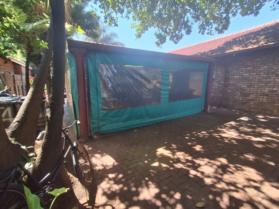5 Bedroom Property for Sale in Rooihuiskraal North Gauteng