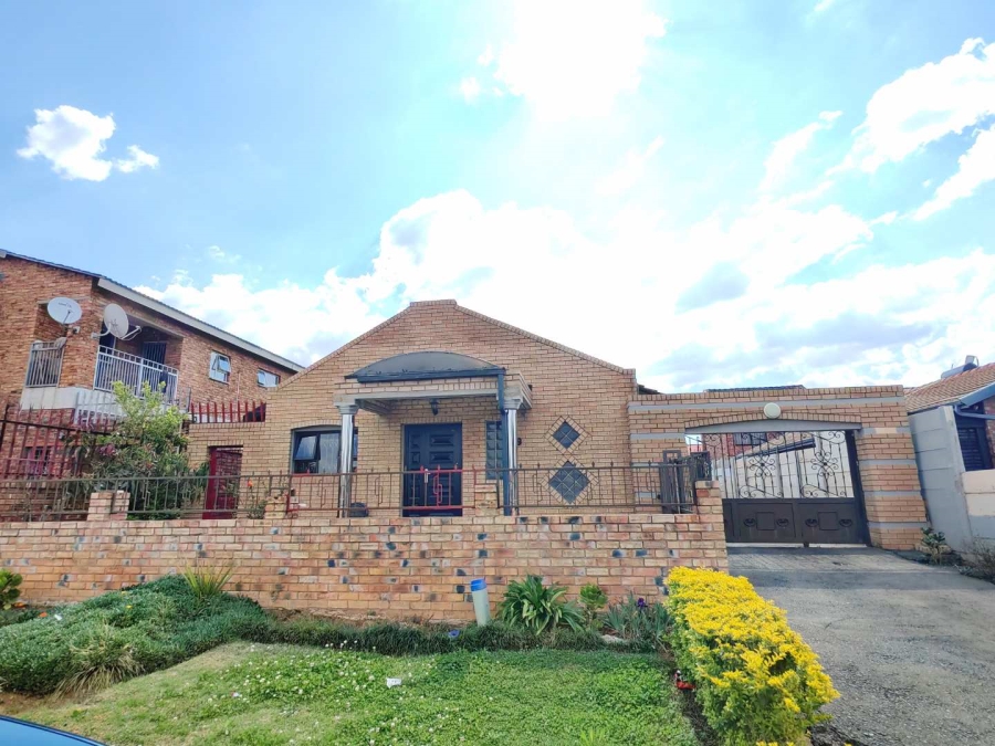 3 Bedroom Property for Sale in Lenasia South Gauteng