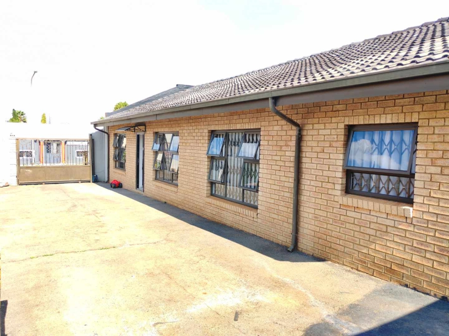 3 Bedroom Property for Sale in Lenasia South Gauteng