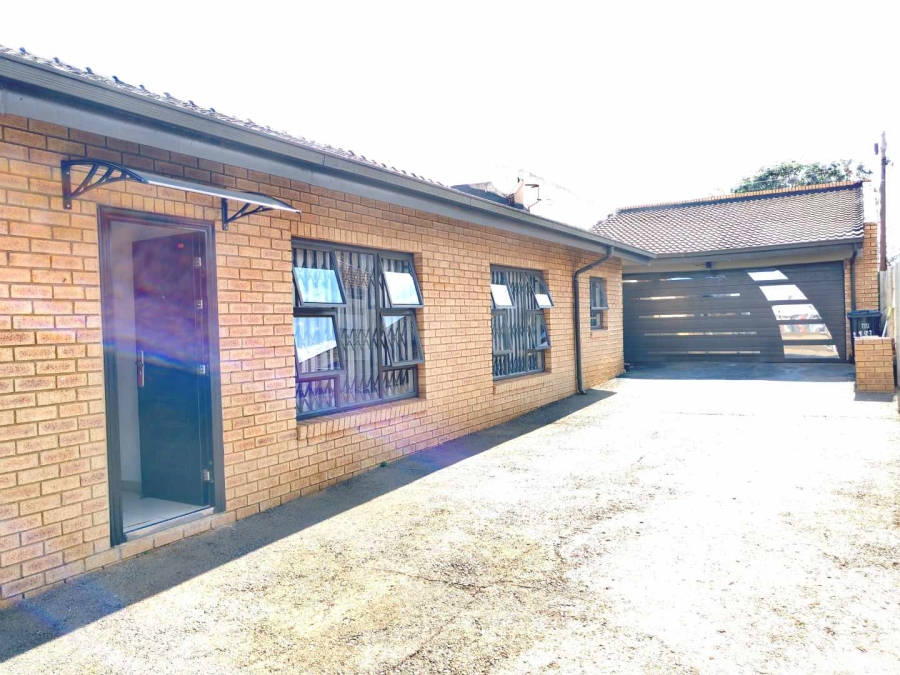 3 Bedroom Property for Sale in Lenasia South Gauteng