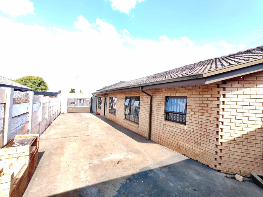 3 Bedroom Property for Sale in Lenasia South Gauteng