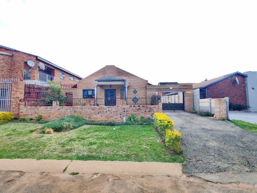 3 Bedroom Property for Sale in Lenasia South Gauteng