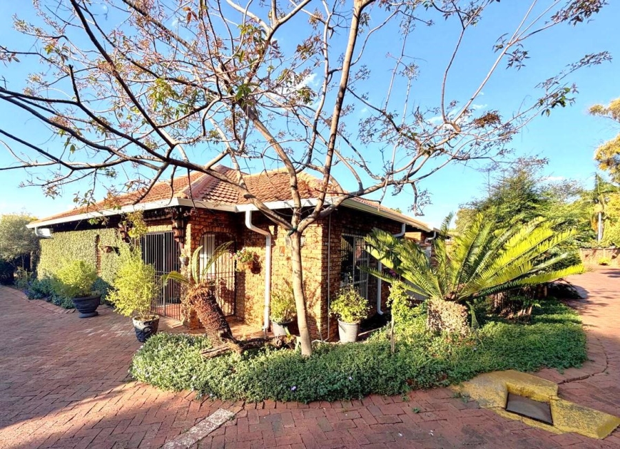 3 Bedroom Property for Sale in Faerie Glen Gauteng