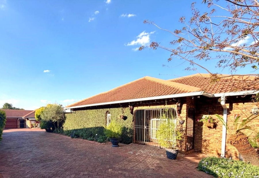 3 Bedroom Property for Sale in Faerie Glen Gauteng