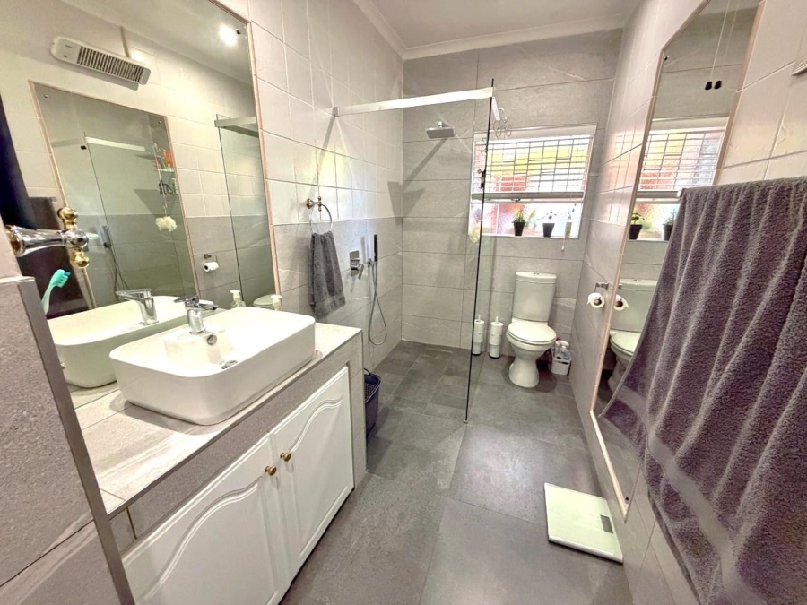 3 Bedroom Property for Sale in Faerie Glen Gauteng