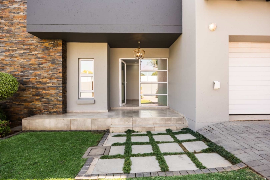 To Let 4 Bedroom Property for Rent in Waterkloof Ridge Gauteng