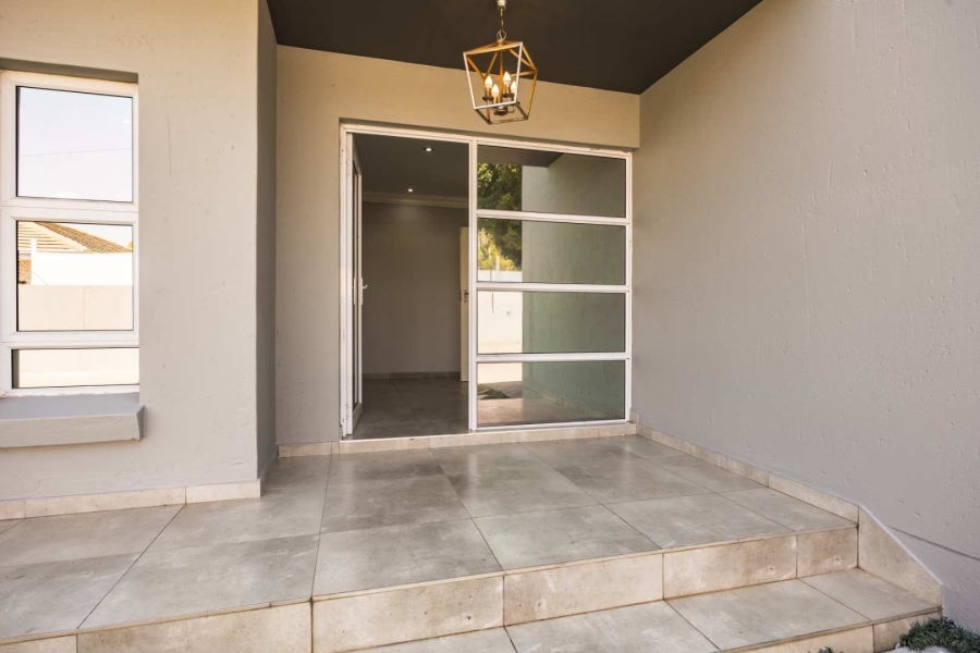To Let 4 Bedroom Property for Rent in Waterkloof Ridge Gauteng