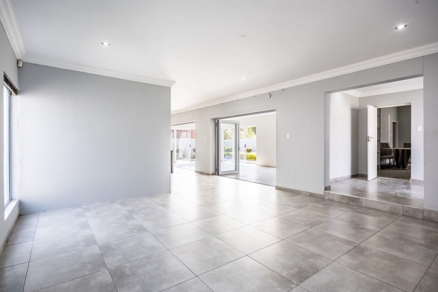 To Let 4 Bedroom Property for Rent in Waterkloof Ridge Gauteng