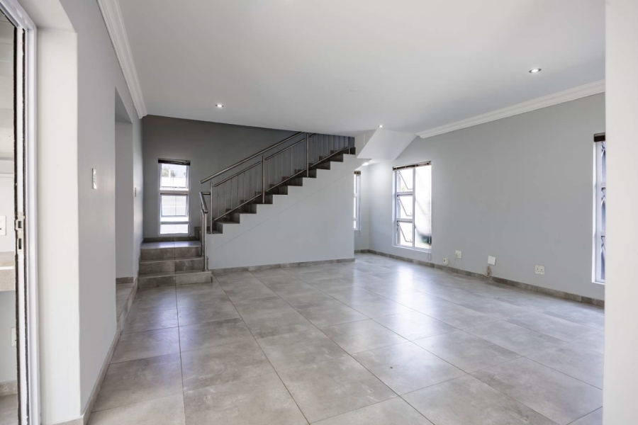 To Let 4 Bedroom Property for Rent in Waterkloof Ridge Gauteng