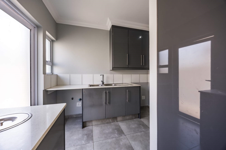To Let 4 Bedroom Property for Rent in Waterkloof Ridge Gauteng