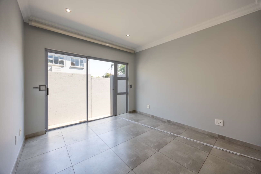 To Let 4 Bedroom Property for Rent in Waterkloof Ridge Gauteng