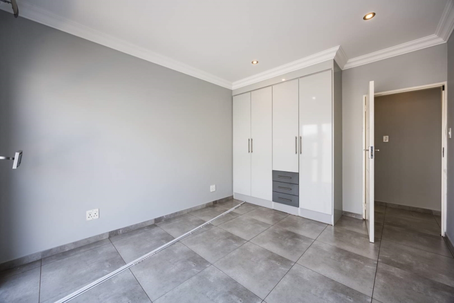 To Let 4 Bedroom Property for Rent in Waterkloof Ridge Gauteng