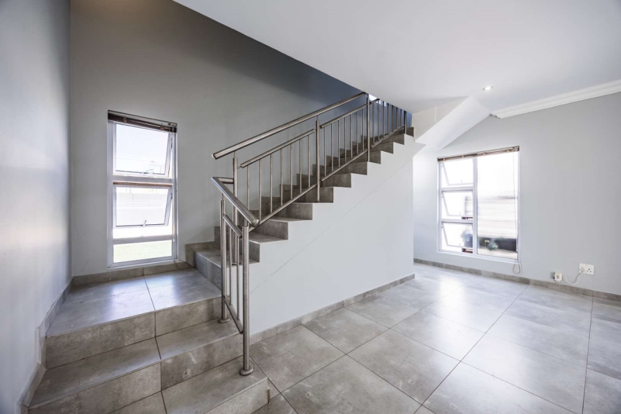To Let 4 Bedroom Property for Rent in Waterkloof Ridge Gauteng