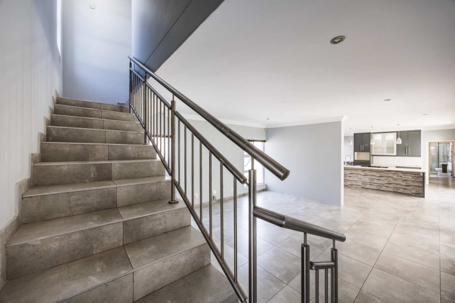 To Let 4 Bedroom Property for Rent in Waterkloof Ridge Gauteng