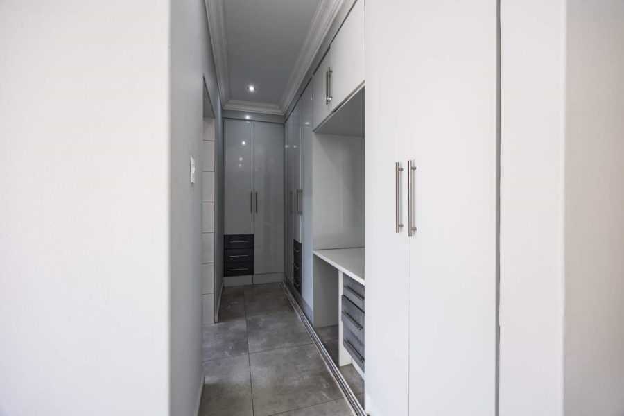 To Let 4 Bedroom Property for Rent in Waterkloof Ridge Gauteng