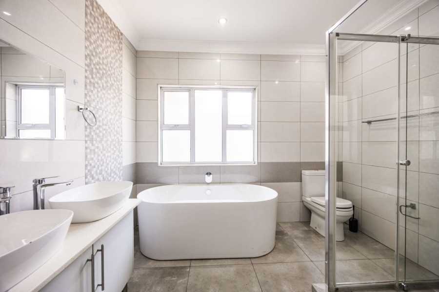 To Let 4 Bedroom Property for Rent in Waterkloof Ridge Gauteng
