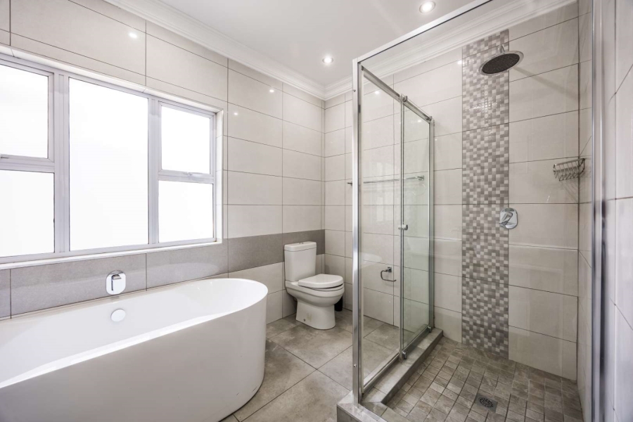 To Let 4 Bedroom Property for Rent in Waterkloof Ridge Gauteng