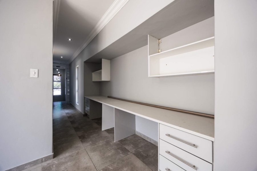 To Let 4 Bedroom Property for Rent in Waterkloof Ridge Gauteng