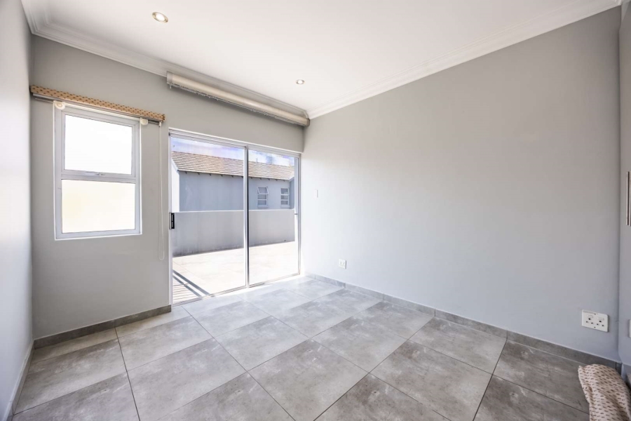 To Let 4 Bedroom Property for Rent in Waterkloof Ridge Gauteng
