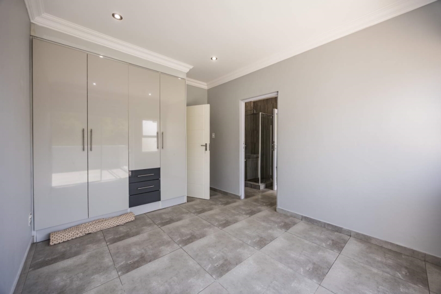 To Let 4 Bedroom Property for Rent in Waterkloof Ridge Gauteng