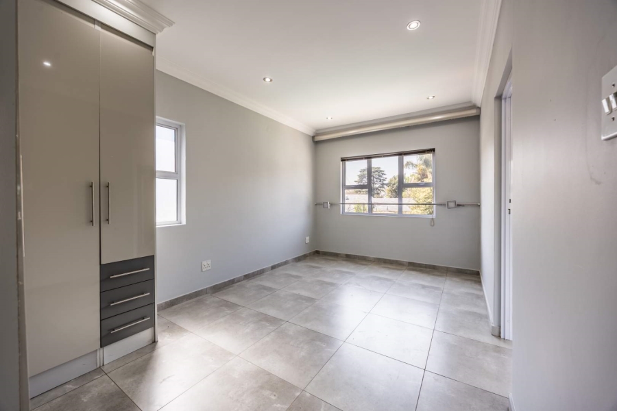 To Let 4 Bedroom Property for Rent in Waterkloof Ridge Gauteng