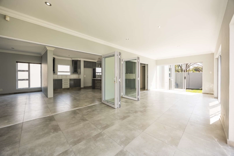 To Let 4 Bedroom Property for Rent in Waterkloof Ridge Gauteng