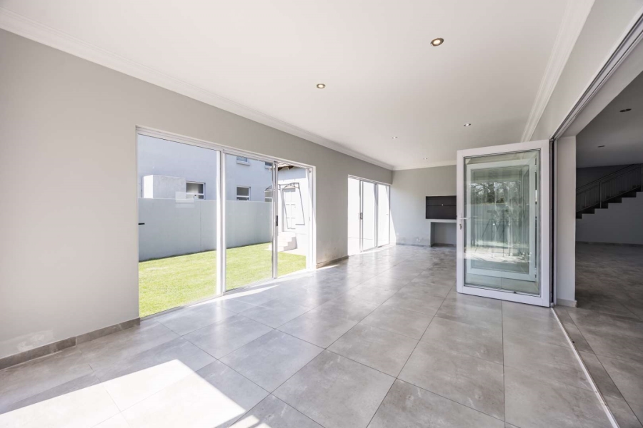 To Let 4 Bedroom Property for Rent in Waterkloof Ridge Gauteng