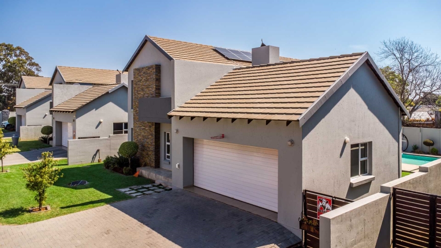 To Let 4 Bedroom Property for Rent in Waterkloof Ridge Gauteng