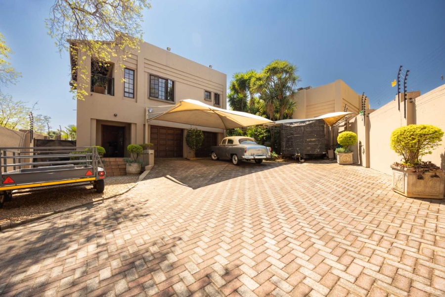 4 Bedroom Property for Sale in Faerie Glen Gauteng
