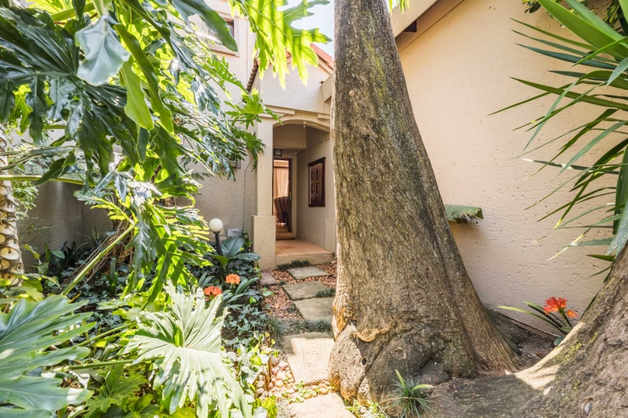 4 Bedroom Property for Sale in Faerie Glen Gauteng