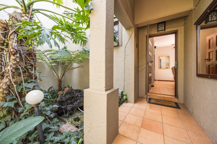 4 Bedroom Property for Sale in Faerie Glen Gauteng