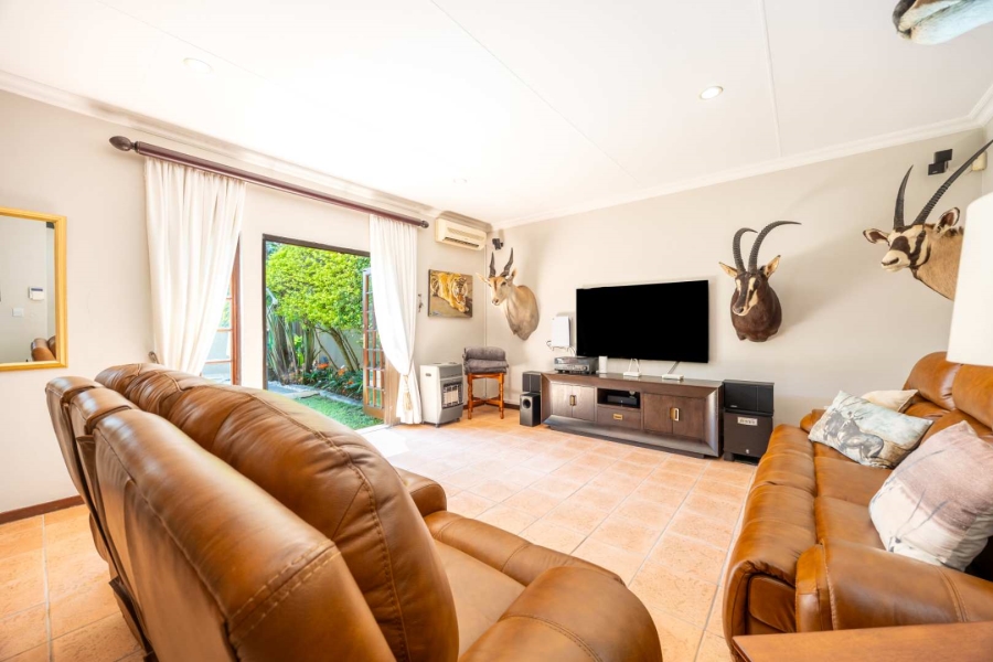 4 Bedroom Property for Sale in Faerie Glen Gauteng