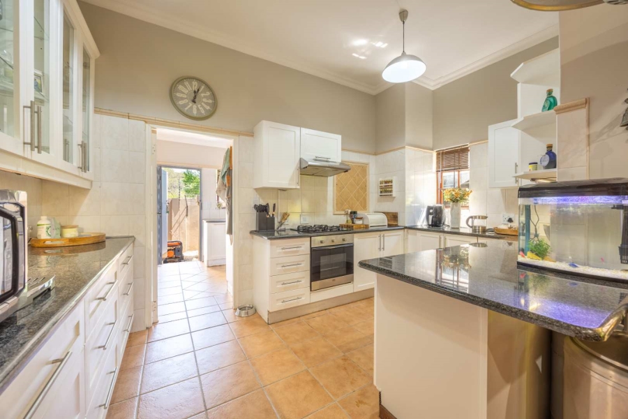 4 Bedroom Property for Sale in Faerie Glen Gauteng