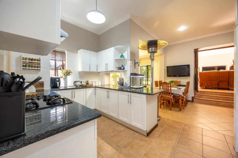 4 Bedroom Property for Sale in Faerie Glen Gauteng