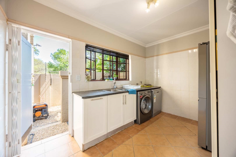 4 Bedroom Property for Sale in Faerie Glen Gauteng